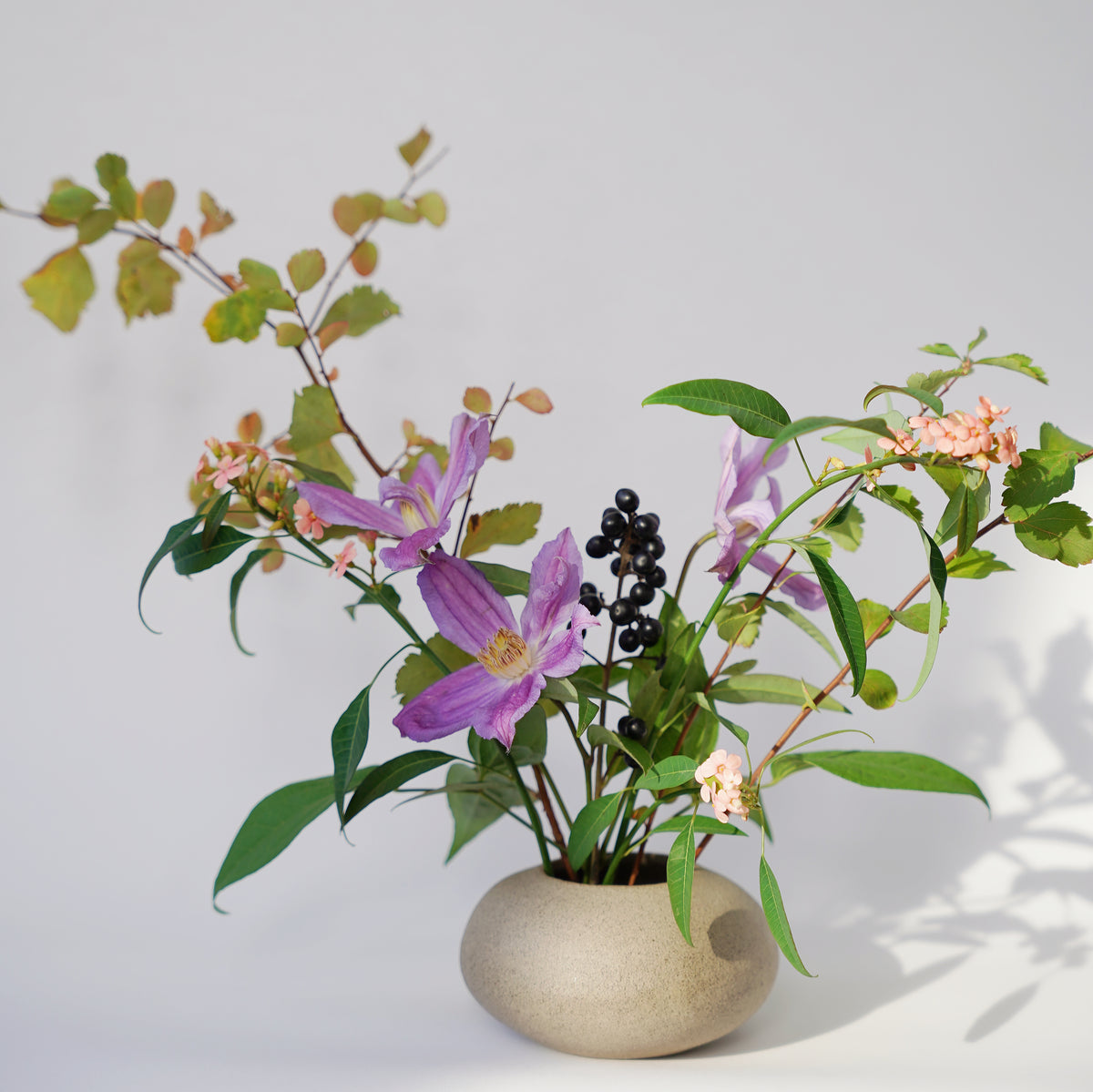 Kleine handgeformte Vase - grau